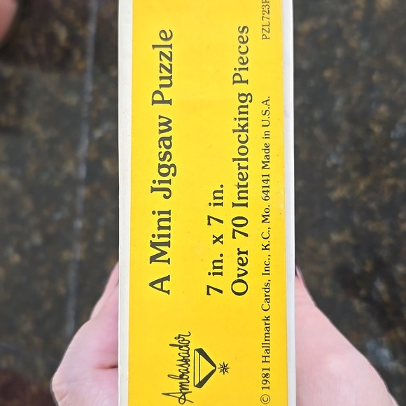 Vintage mini jigsaw puzzle of a fox with tennis shoes - Picture 3 of 3